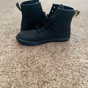 High top Dr Martens Sheridan